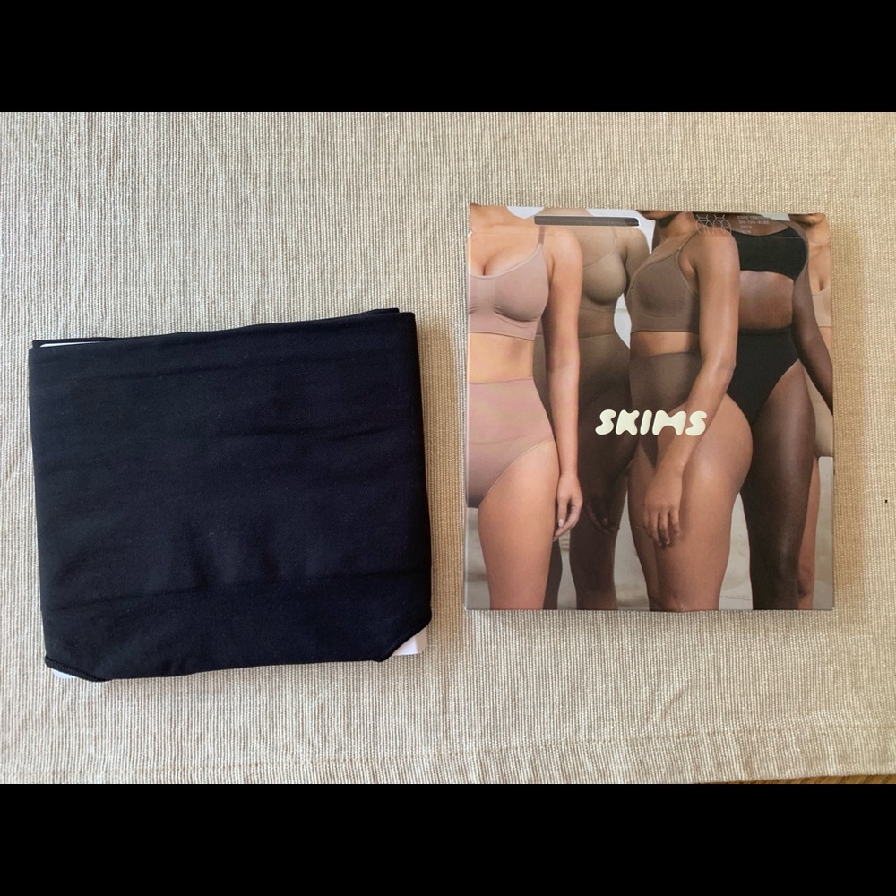 SKIMS Core Control Thong Onyx (black)